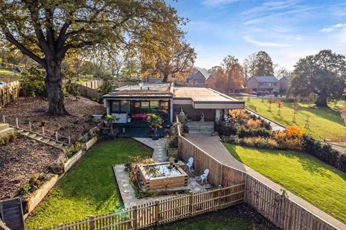 4 Bedroom Semi-Detached House For Sale In John Martin Gardens, Standish, GL10