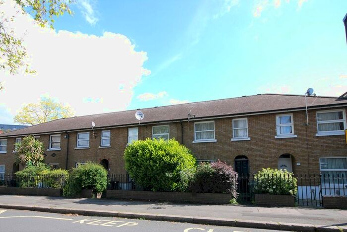 3 Bedroom Property To Rent In Foxley Road, Oval, SW9