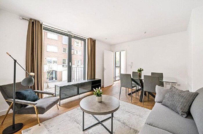 2 Bedroom End Of Terrace House To Rent In Blandford Street, London, W1U