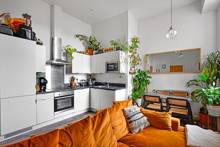 1 Bedroom Flat To Rent In New Road, Rochester, ME1