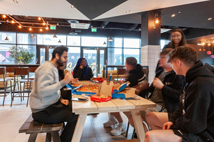 Apartment To Rent In Erskine Street, Liverpool, L6