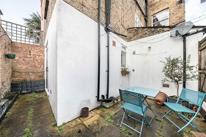2 Bedroom Flat To Rent In Crystal Palace Road, East Dulwich, SE22