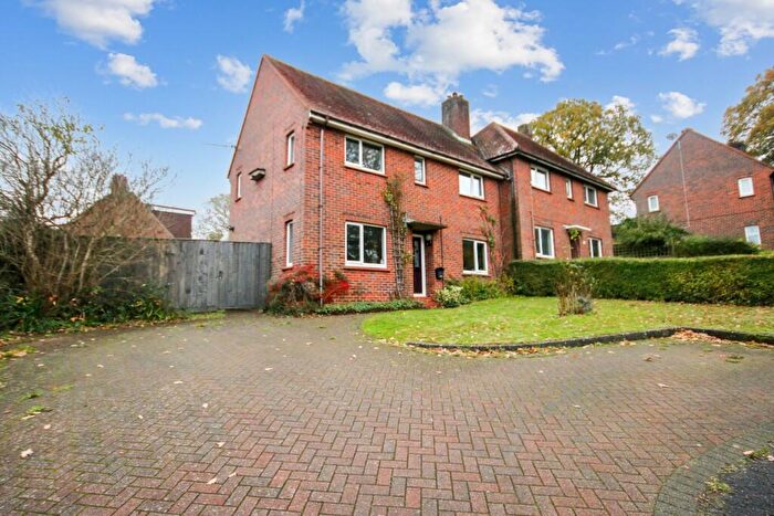 4 Bedroom Semi-Detached House For Sale In Medway, RH10