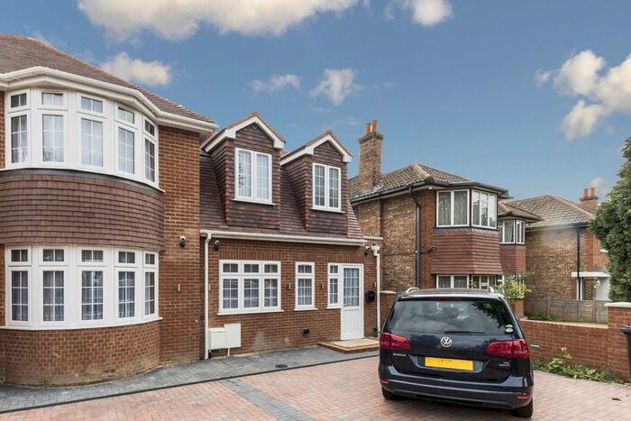 4 Bedroom Flat To Rent In Perryn Road, London, W3