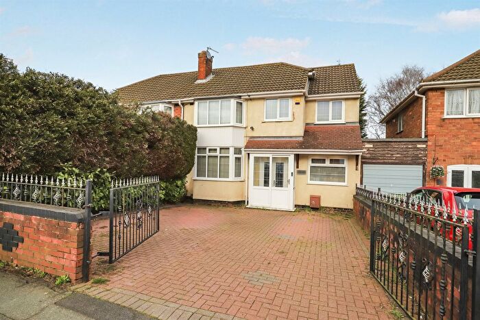 4 Bedroom Semi Detached House For Sale In Wordsworth Avenue, Lanesfield, Wolverhampton, WV4