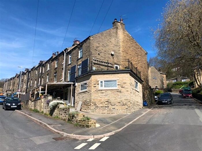 3 Bedroom End Of Terrace House For Sale In Copley Avenue, Halifax, HX2