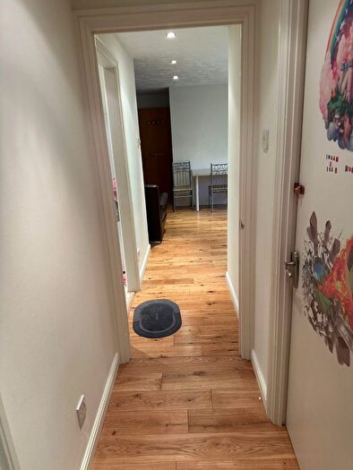 3 Bedroom Flat To Rent In Chingford, E4