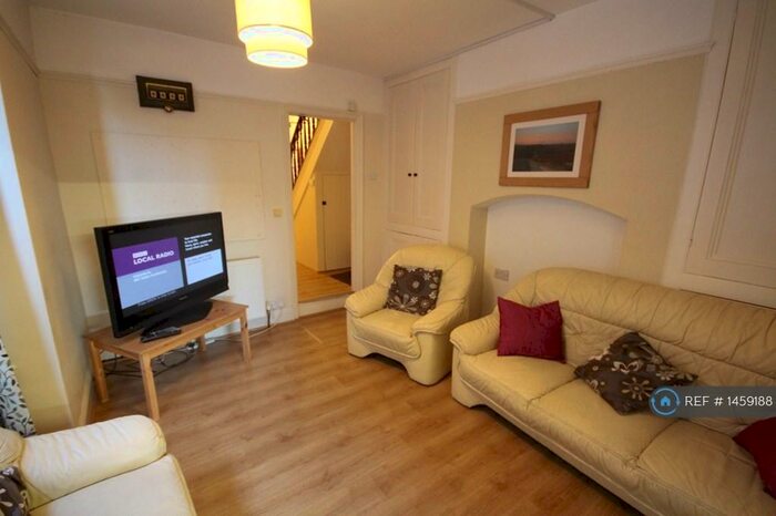 5 Bedroom Semi-Detached House To Rent In Beresford Avenue, Hull, HU6