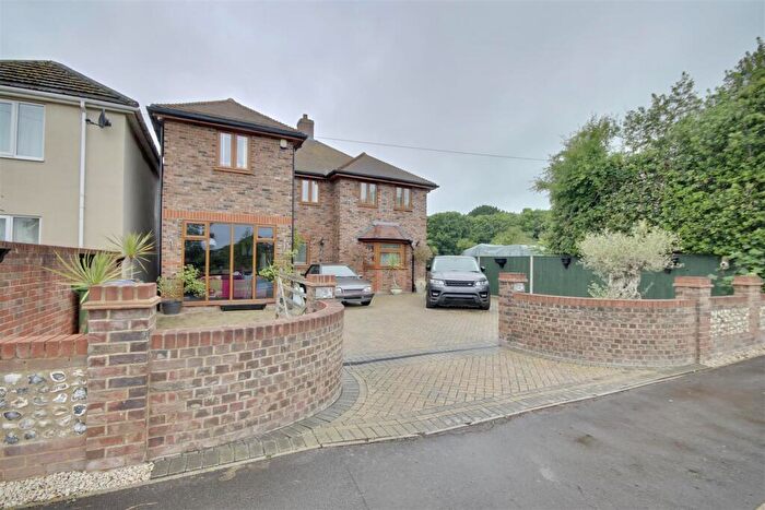 4 Bedroom Detached House To Rent In Newgate Lane, Fareham, PO14