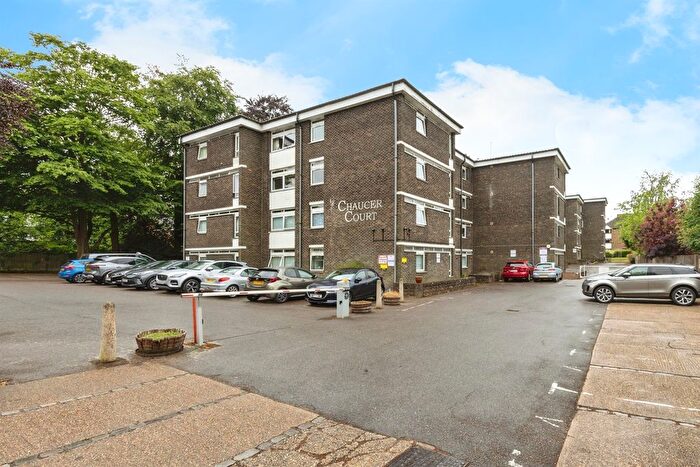 2 Bedroom Flat For Sale In New Dover Road, Canterbury, CT1