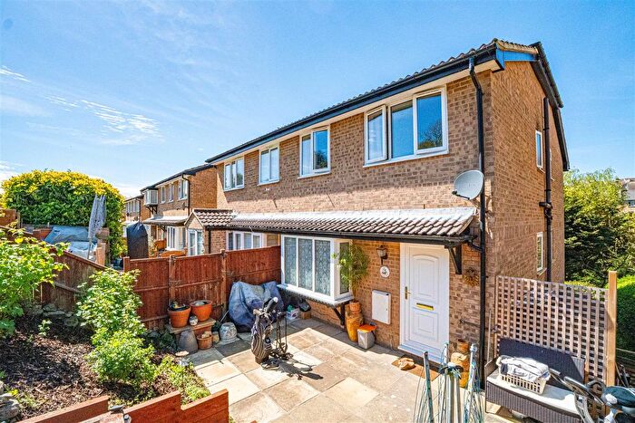 2 Bedroom Maisonette For Sale In Pinders Road, Hastings, TN35