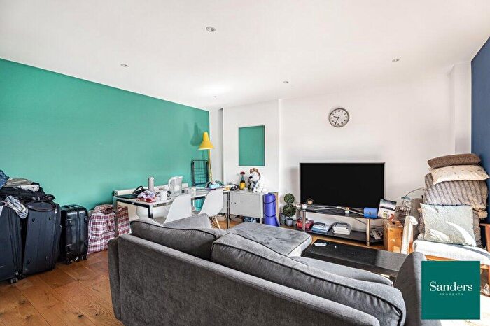 2 Bedroom Flat To Rent In Kingsland Road, Hackney, London, E2