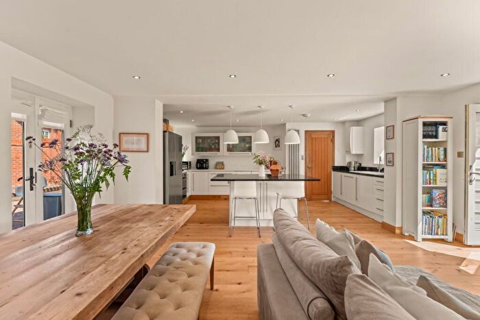 3 Bedroom Detached House To Rent In Trodds Lane, Guildford, GU1