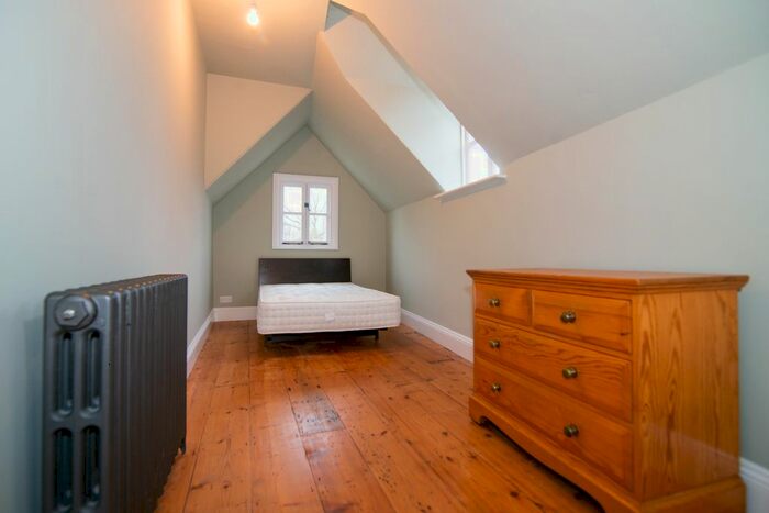 1 Bedroom Flat To Rent In Queens Road, Richmond, TW10