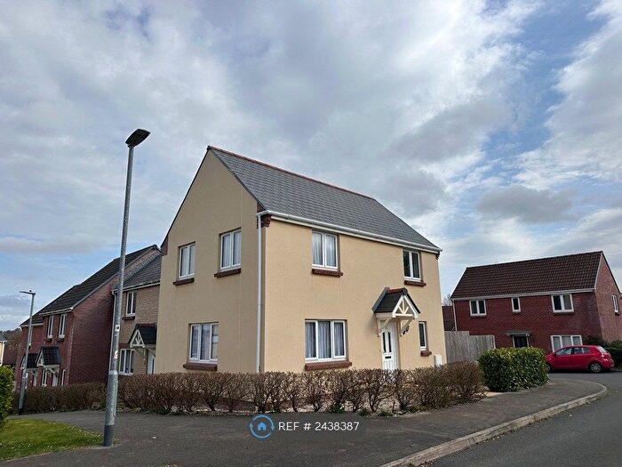 3 Bedroom End Of Terrace House To Rent In Jubilee Close, Crewkerne, TA18