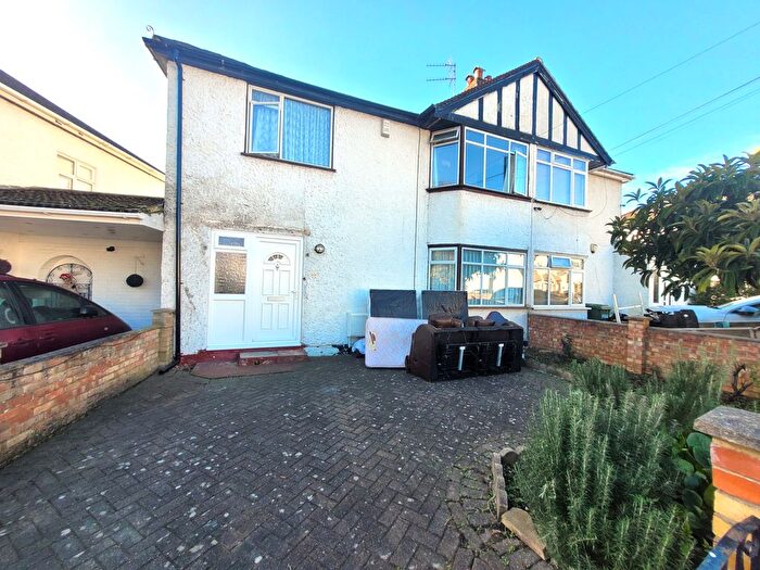 4 Bedroom Property To Rent In Salt Hill Way, Slough, SL1