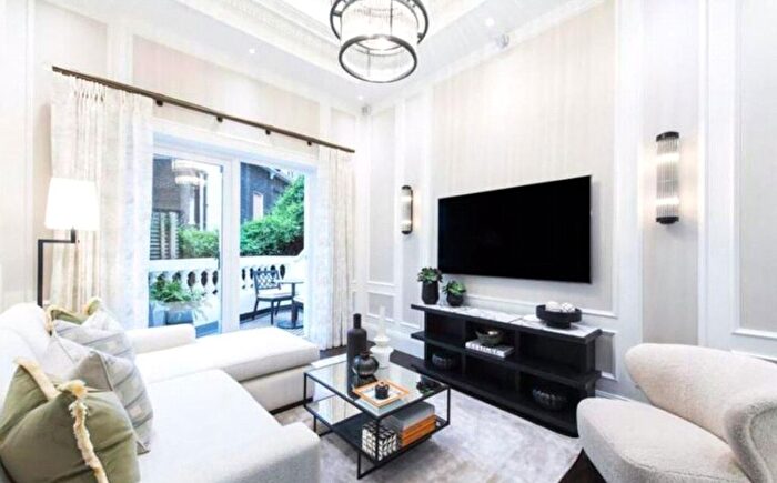 2 Bedroom Flat To Rent In - Prince Of Wales Terrace, London, W8