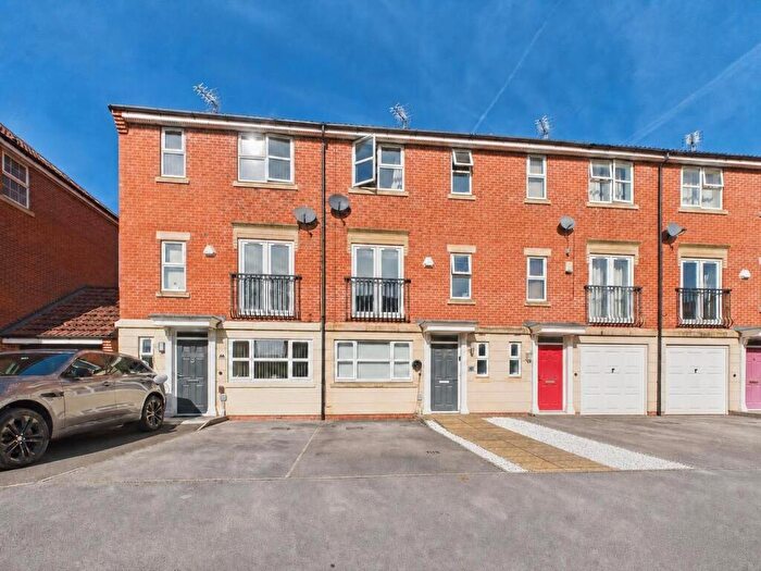 4 Bedroom Town House For Sale In Crystal Close, Mickleover, DE3