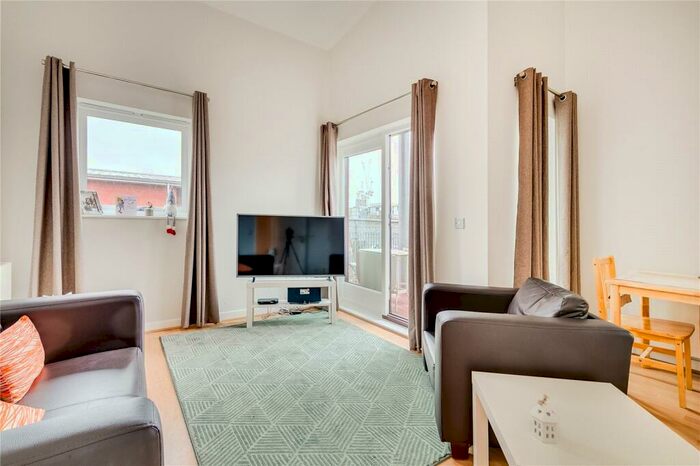 2 Bedroom Flat To Rent In Wellington Square, Kings Cross, N1