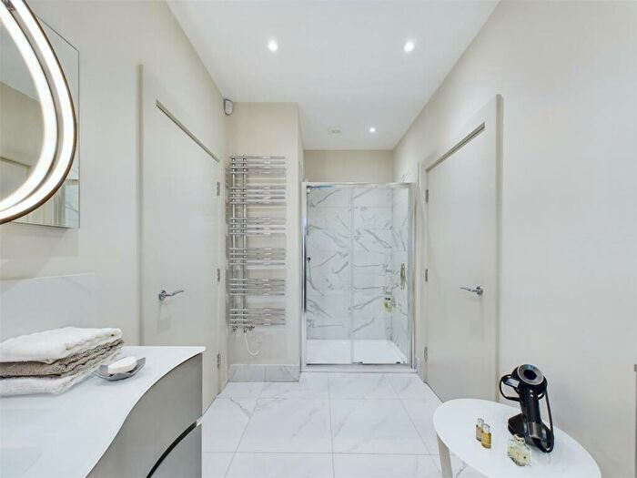 3 Bedroom Duplex For Sale In Apartment, Carriage House, The Carriage Drive, Greetland, Halifax, HX4