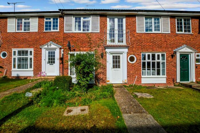 3 Bedroom Terraced House To Rent In Midhope Close, Woking, Surrey, GU22