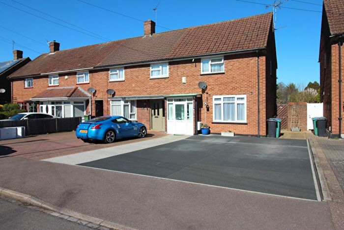 4 Bedroom Town House For Sale In Blackthorn Close, Watford, WD25