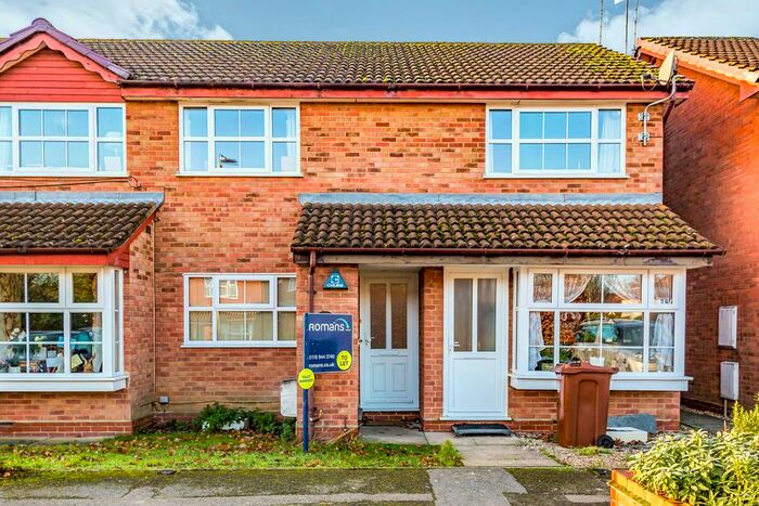 2 Bedroom Flat To Rent In Lysander Close, Woodley, Reading RG5