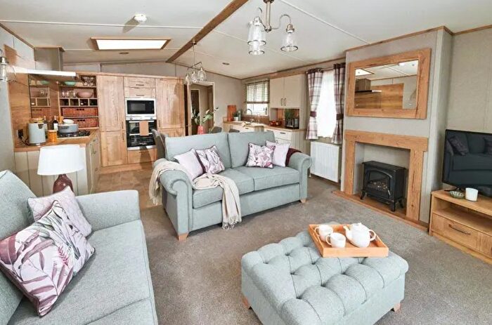 2 Bedroom Mobile/park Home For Sale In Llanedwen, Anglesey, LL61