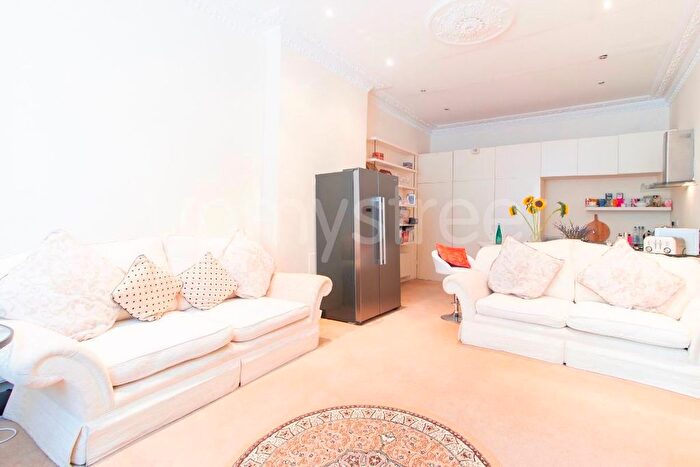 1 Bedroom Flat To Rent In The Drive, Ilford, IG1