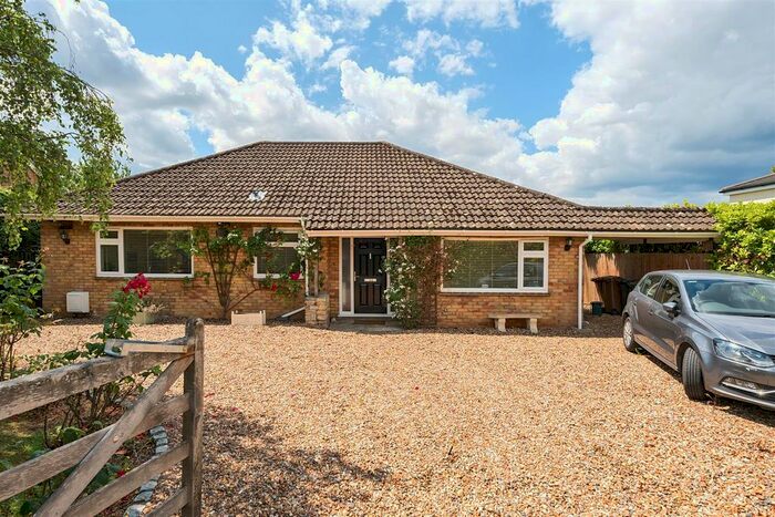 4 Bedroom Bungalow To Rent In Mount Pleasant, West Horsley, Leatherhead, KT24