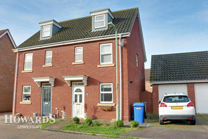 3 Bedroom Semi-Detached House For Sale In Sunbeam Close, Lowestoft, NR33