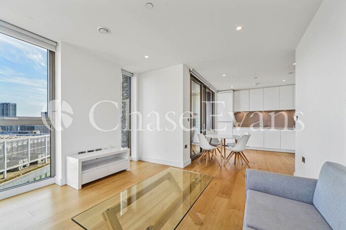 2 Bedroom Flat To Rent In Ruskin Square, Caithness Walk, Croydon, London, CR0