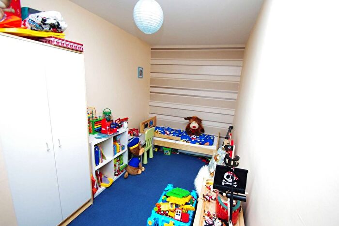 2 Bedroom Terraced House To Rent In Brixton Road, Watford, WD24