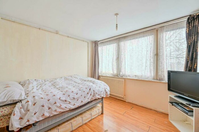 1 Bedroom Flat For Sale In Daniel Gardens, Peckham, London, SE15