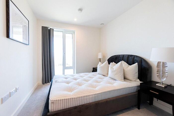 2 Bedroom Flat For Sale In Duke Of Wellington Avenue, London, SE18