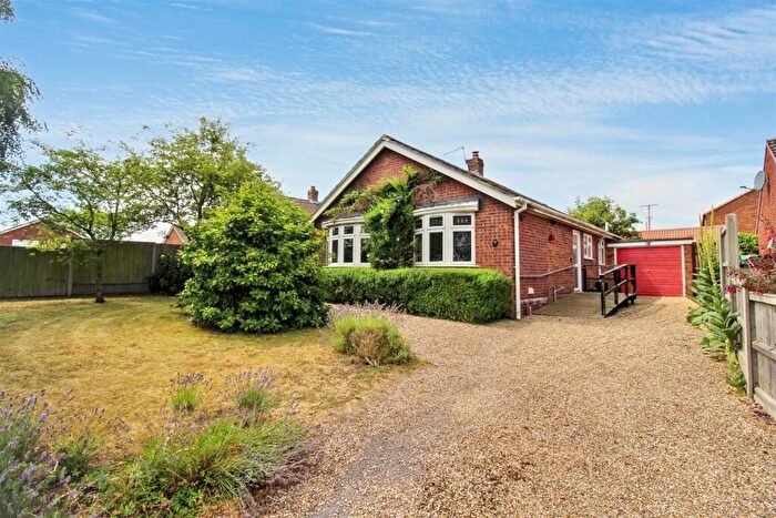 3 Bedroom Detached Bungalow For Sale In Wathen Way, Marsham, Norwich, NR10
