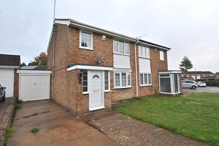 3 Bedroom Semi-Detached House To Rent In Buckingham Drive, Luton, LU2
