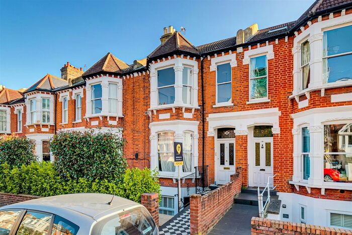 2 Bedroom Flat To Rent In Woodside, London, SW19