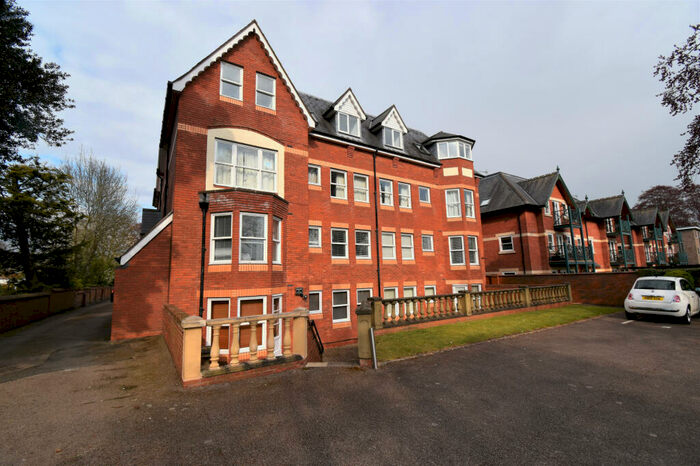 2 Bedroom Apartment To Rent In Chestnut Court, Guys Cliffe Avenue, Leamington Spa, Warwickshire, CV32