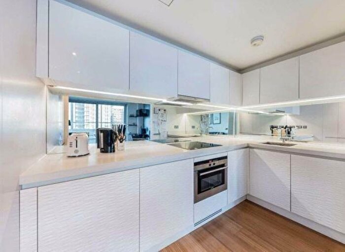 1 Bedroom Apartment To Rent In Pan Peninsula East Tower, Pan Peninsula Square, Canary Wharf, South Quay, London, E14