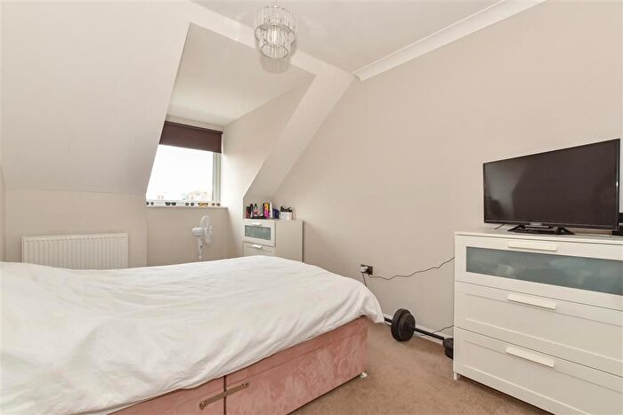 1 Bedroom Flat For Sale In Farningham Road, Crowborough, East Sussex, TN6