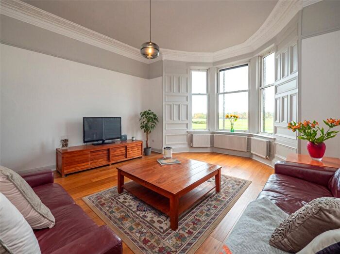 2 Bedroom Flat To Rent In Pittencrief Court, Musselburgh, EH21