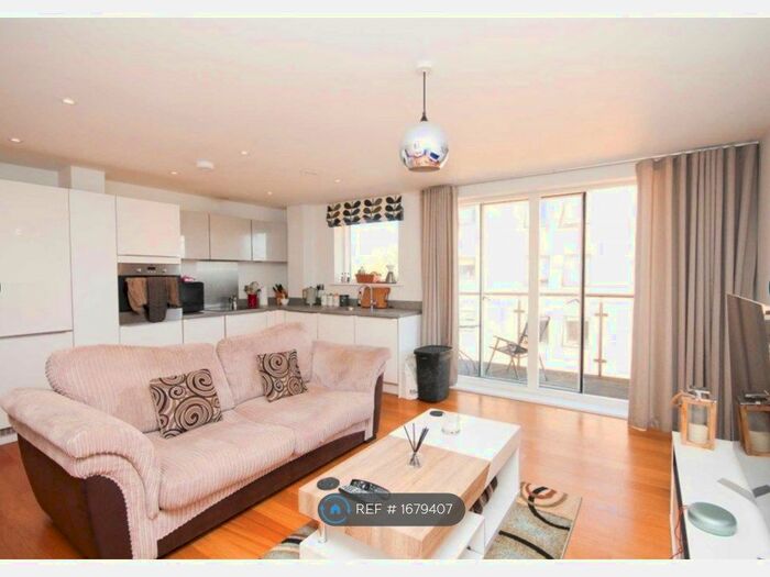 1 Bedroom Flat To Rent In Old Bracknell Lane West, Bracknell, RG12