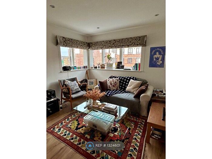 2 Bedroom Flat To Rent In Dunn Street, London, E8
