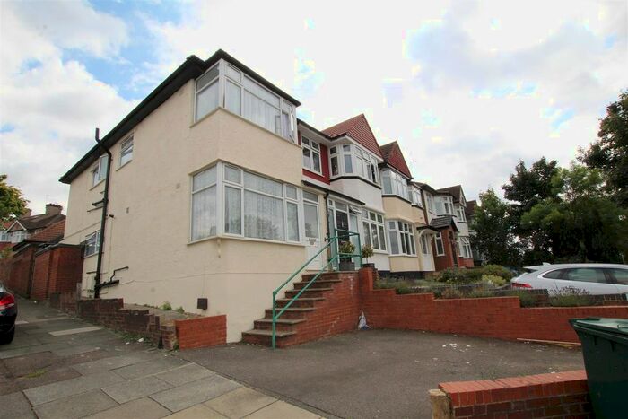 4 Bedroom Property To Rent In Hampden Way, Southgate, London, N14