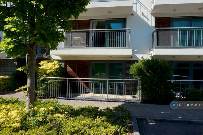 1 Bedroom Flat To Rent In Ted Bates Road, Southampton, SO14