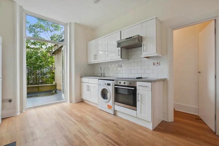 1 Bedroom Flat To Rent In Regina Road, Finsbury Park, N4