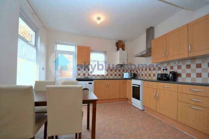 4 Bedroom End Of Terrace House To Rent In Burnmoor Street, Leicester, LE2