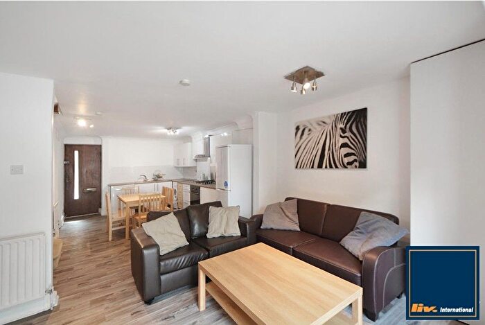 4 Bedroom Terraced House To Rent In Cheryls Close, Fulham, SW6