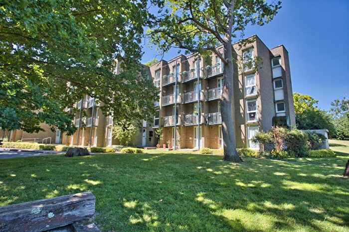 2 Bedroom Flat For Sale In Sandwich Road, Dover, Nonington, CT15